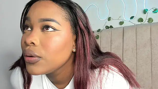 Kaseydelvey online show from March 18, 2026, 11:05 pm