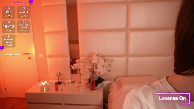 Snapshot of Lilly_Colins chatting on October 26, 2025, 8:20 pm Lilly Colins online show from October 26, 2025, 8:20 pm