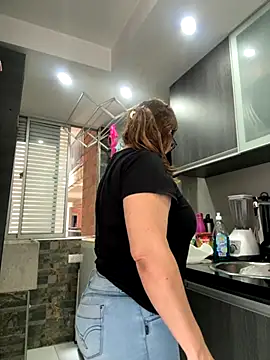 Snapshot of AntonellaAlondra4 chatting on November 1, 2025, 2:11 pm AntonellaAlondra4 online show from November 1, 2025, 2:11 pm