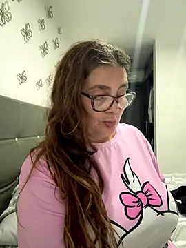 Snapshot of AntonellaAlondra4 chatting on October 31, 2025, 4:31 am AntonellaAlondra4 online show from October 31, 2025, 4:31 am