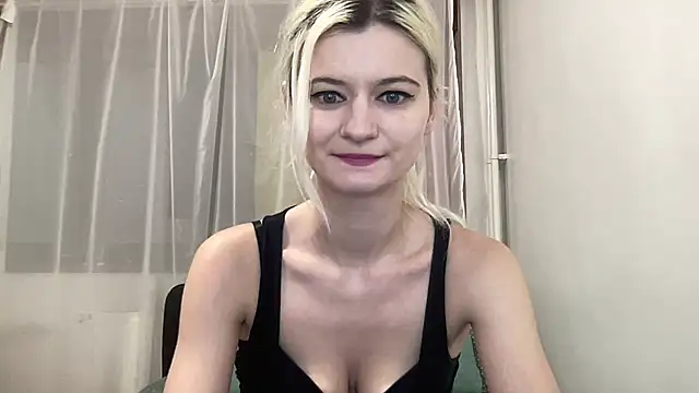 Snapshot of Onika_Love chatting on May 28, 2026, 2:01 pm Onika Love online show from May 28, 2026, 2:01 pm