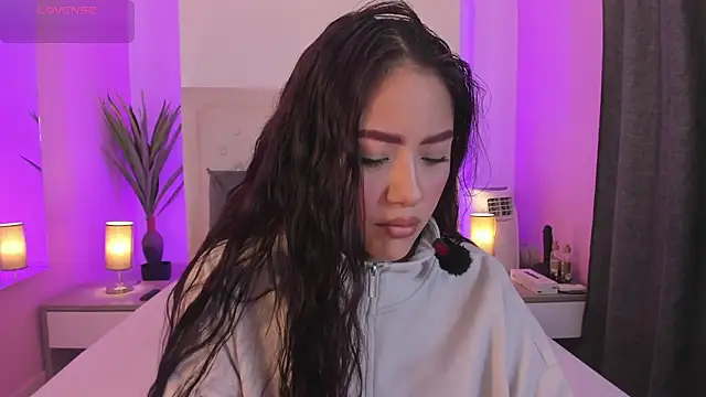 nicolle pierce online show from March 25, 2026, 12:15 pm