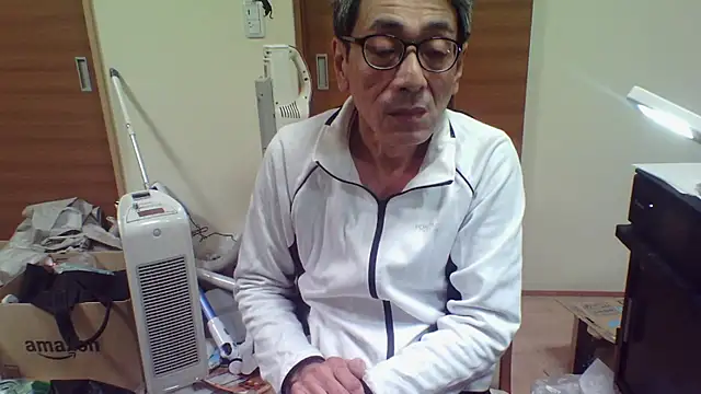 Snapshot of mama010-chan chatting on November 7, 2025, 4:11 pm mama010-chan online show from November 7, 2025, 4:11 pm