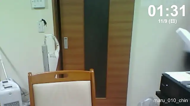 Snapshot of mama010-chan chatting on November 8, 2025, 4:32 pm mama010-chan online show from November 8, 2025, 4:32 pm