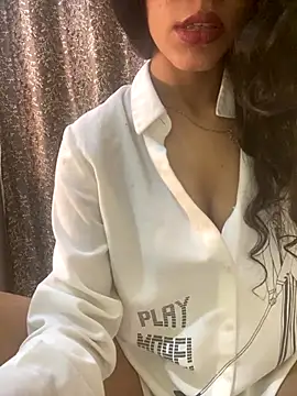 Divyaa69 online show from September 23, 2025, 1:18 pm