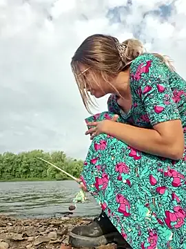 KSwonderland6 online show from September 22, 2025, 2:12 pm