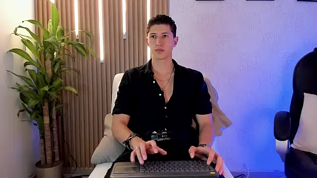 Snapshot of Dorianmistery2322_ chatting on November 11, 2025, 12:16 am Dorianmistery2322 online show from November 11, 2025, 12:16 am