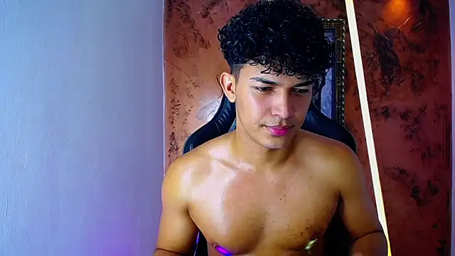 Snapshot of jamescurli_ chatting on March 7, 2025, 11:18 am jamescurli  online show from March 7, 2025, 11:18 am