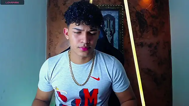 Snapshot of jamescurli_ chatting on March 21, 2025, 4:17 am jamescurli  online show from March 21, 2025, 4:17 am