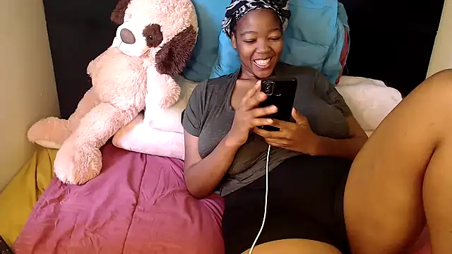 Busty-Londie online show from March 2, 2026, 10:44 am