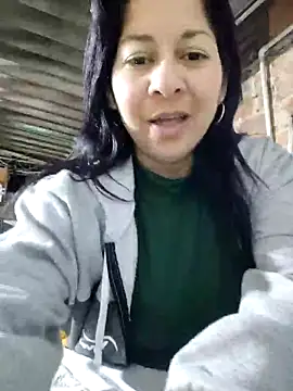 Snapshot of Rachell_111 chatting on September 11, 2025, 12:32 am Rachell 111 online show from September 11, 2025, 12:32 am