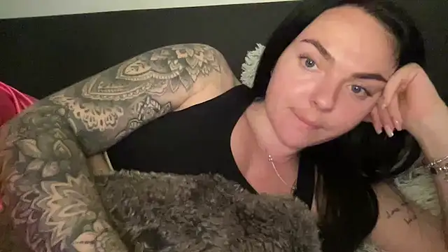 yorkshiregal online show from February 21, 2026, 8:33 pm