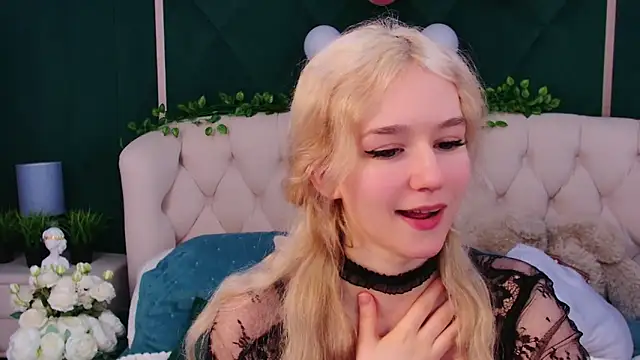 NaomiLoys online show from February 16, 2025, 8:11 pm