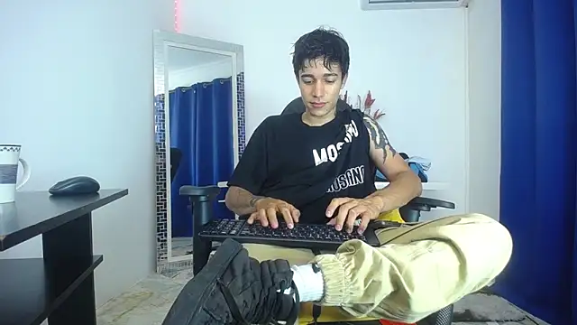 Zacktk7 online show from January 31, 2025, 8:43 pm