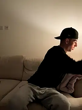 Snapshot of MikesWood21 chatting on October 14, 2025, 11:58 pm MikesWood21 online show from October 14, 2025, 11:58 pm