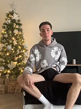 Snapshot of MikesWood21 chatting on December 16, 2025, 1:59 pm MikesWood21 online show from December 16, 2025, 1:59 pm