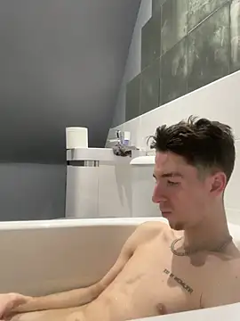 Snapshot of MikesWood21 chatting on December 3, 2024, 2:42 am MikesWood21 online show from December 3, 2024, 2:42 am