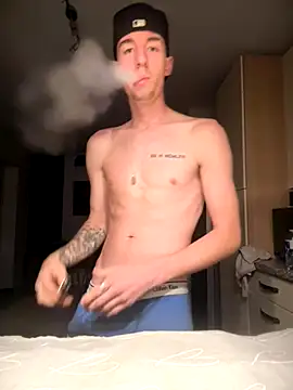 Snapshot of MikesWood21 chatting on September 27, 2025, 12:39 am MikesWood21 online show from September 27, 2025, 12:39 am