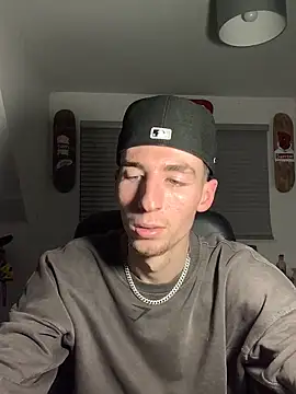 Snapshot of MikesWood21 chatting on December 6, 2024, 3:35 am MikesWood21 online show from December 6, 2024, 3:35 am