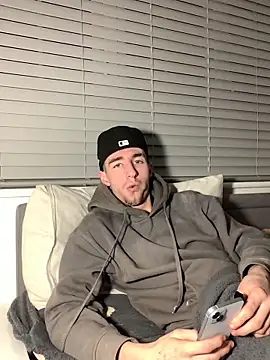 Snapshot of MikesWood21 chatting on December 21, 2024, 1:26 am MikesWood21 online show from December 21, 2024, 1:26 am