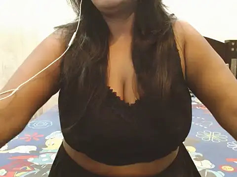 queen cute online show from March 13, 2026, 5:51 pm