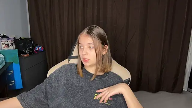 Snapshot of Leela_sun chatting on December 17, 2024, 6:20 pm Leela sun online show from December 17, 2024, 6:20 pm