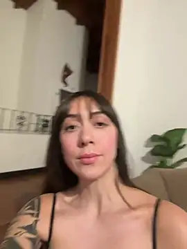 Snapshot of itsemiliasommer chatting on January 10, 2025, 11:29 pm itsemiliasommer online show from January 10, 2025, 11:29 pm