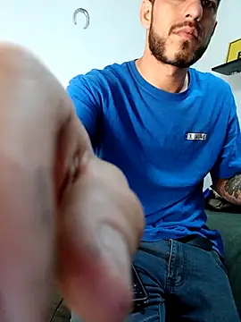 jhonyhot9292 online show from April 22, 2026, 2:35 pm