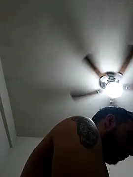 jhonyhot9292 online show from April 23, 2026, 6:31 am