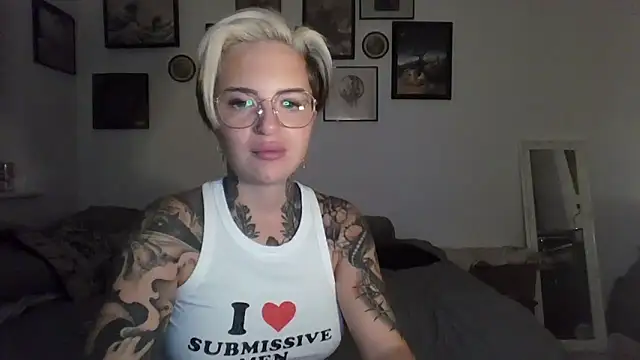 Snapshot of Alexandersonxo chatting on October 4, 2025, 6:53 pm Alexandersonxo online show from October 4, 2025, 6:53 pm