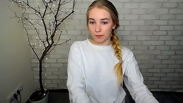 Queen ofLove online show from March 19, 2025, 6:01 pm