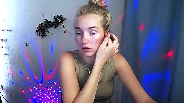 Queen ofLove online show from May 22, 2026, 11:19 am