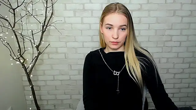 Queen ofLove online show from March 12, 2025, 2:34 pm