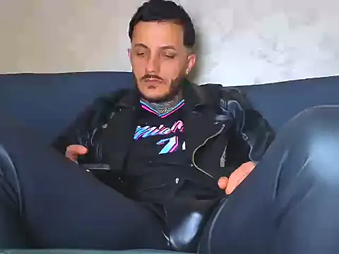 MentoXXL online show from November 9, 2025, 4:44 pm