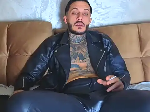 MentoXXL online show from November 12, 2025, 4:00 pm