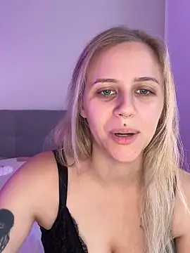 lunawolf21 online show from October 29, 2025, 7:29 am