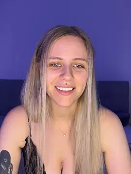 Snapshot of lunawolf21 chatting on December 18, 2025, 7:35 am lunawolf21 online show from December 18, 2025, 7:35 am