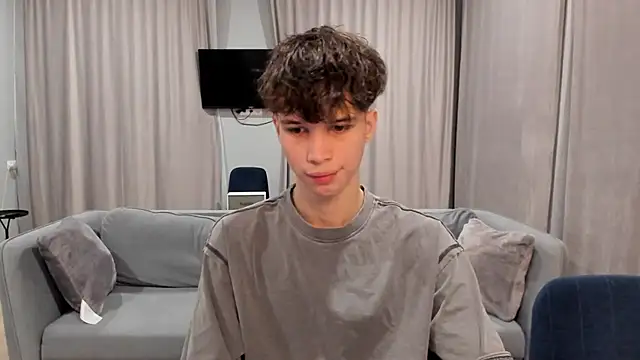 Snapshot of Im_Shine_Guy chatting on December 9, 2024, 7:39 pm Im Shine Guy online show from December 9, 2024, 7:39 pm