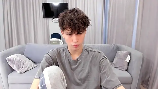 Snapshot of Im_Shine_Guy chatting on December 24, 2024, 9:28 am Im Shine Guy online show from December 24, 2024, 9:28 am