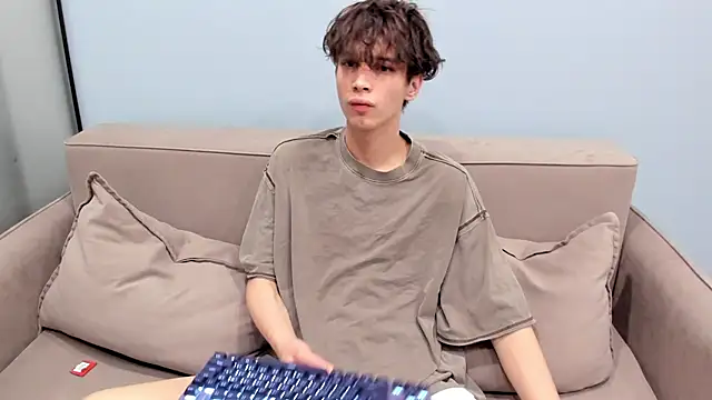 Snapshot of Im_Shine_Guy chatting on December 3, 2025, 10:20 pm Im Shine Guy online show from December 3, 2025, 10:20 pm