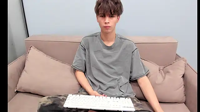 Snapshot of Im_Shine_Guy chatting on October 23, 2025, 2:10 am Im Shine Guy online show from October 23, 2025, 2:10 am