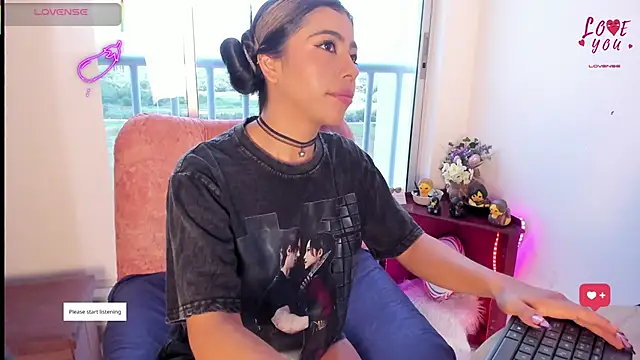 AndreaVelasco online show from April 19, 2026, 5:14 pm