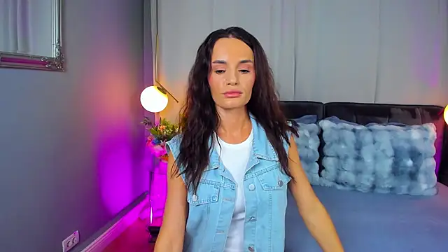 Snapshot of CarlaWhite chatting on June 28, 2026, 3:24 am CarlaWhite online show from June 28, 2026, 3:24 am