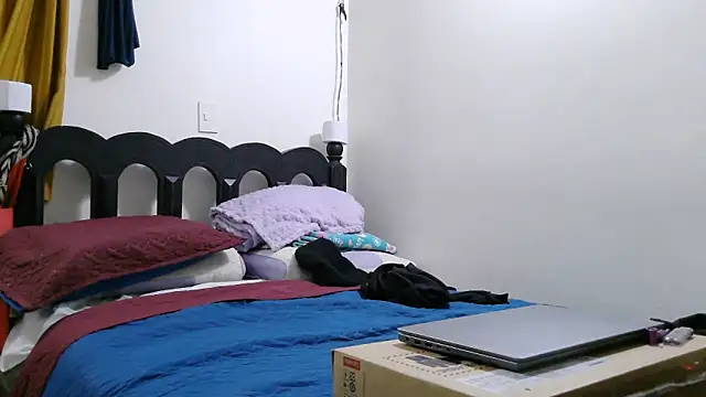 luxandracon23 online show from March 26, 2026, 3:32 pm