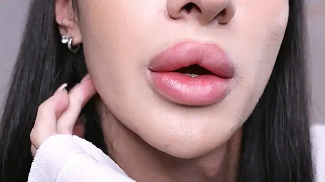 Snapshot of Kim_Oberlin_ chatting on September 16, 2025, 1:23 pm Kim Oberlin online show from September 16, 2025, 1:23 pm