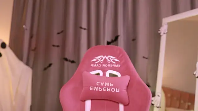 Snapshot of Kim_Oberlin_ chatting on October 20, 2025, 11:33 am Kim Oberlin online show from October 20, 2025, 11:33 am