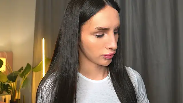 Snapshot of Kim_Oberlin_ chatting on November 17, 2025, 4:00 pm Kim Oberlin online show from November 17, 2025, 4:00 pm