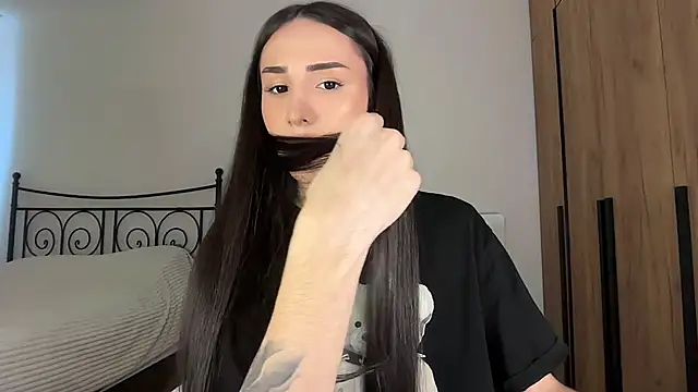 Kim Oberlin  online show from April 1, 2026, 1:52 pm