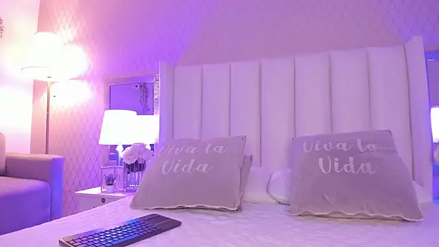 SophiaSmiiths  online show from March 19, 2026, 8:53 pm