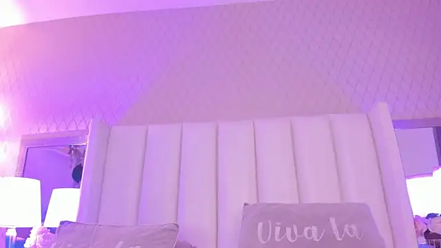 Snapshot of SophiaSmiiths_ chatting on May 7, 2026, 10:24 pm SophiaSmiiths online show from May 7, 2026, 10:24 pm